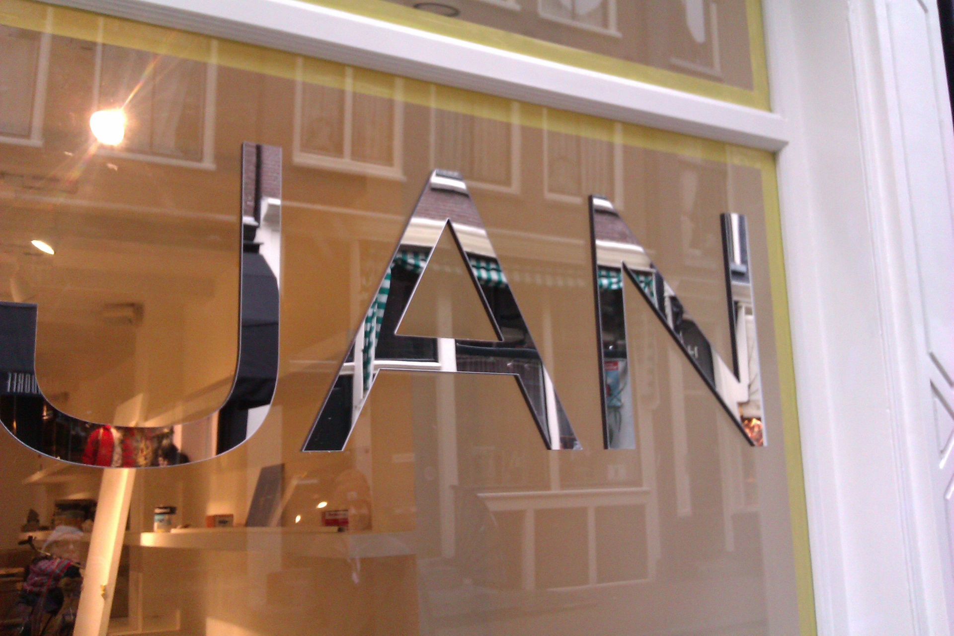 Raamletters Naambordenservice Amsterdam