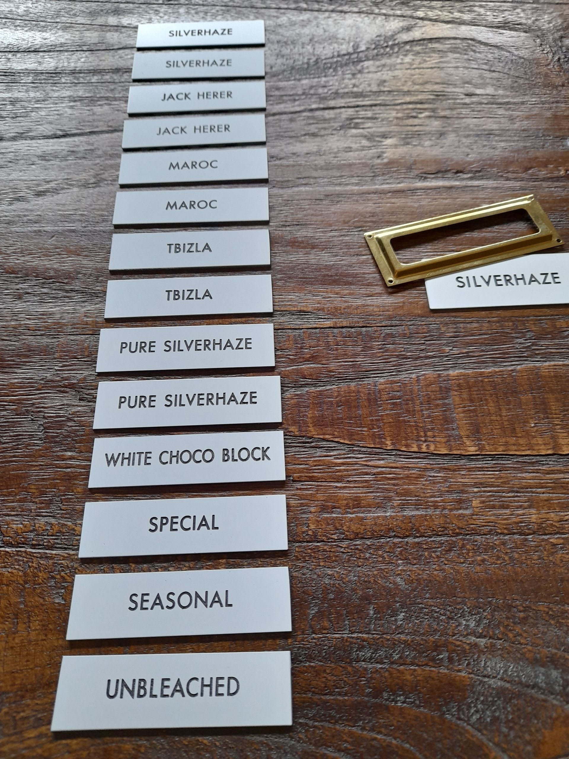 Plastic bordjes graveren Naambordenservice Amsterdam