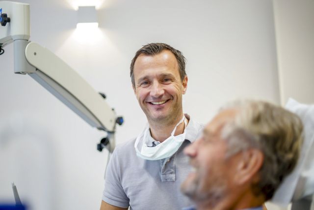 Dr. Andreas Wilken lächelt in die Kamera
