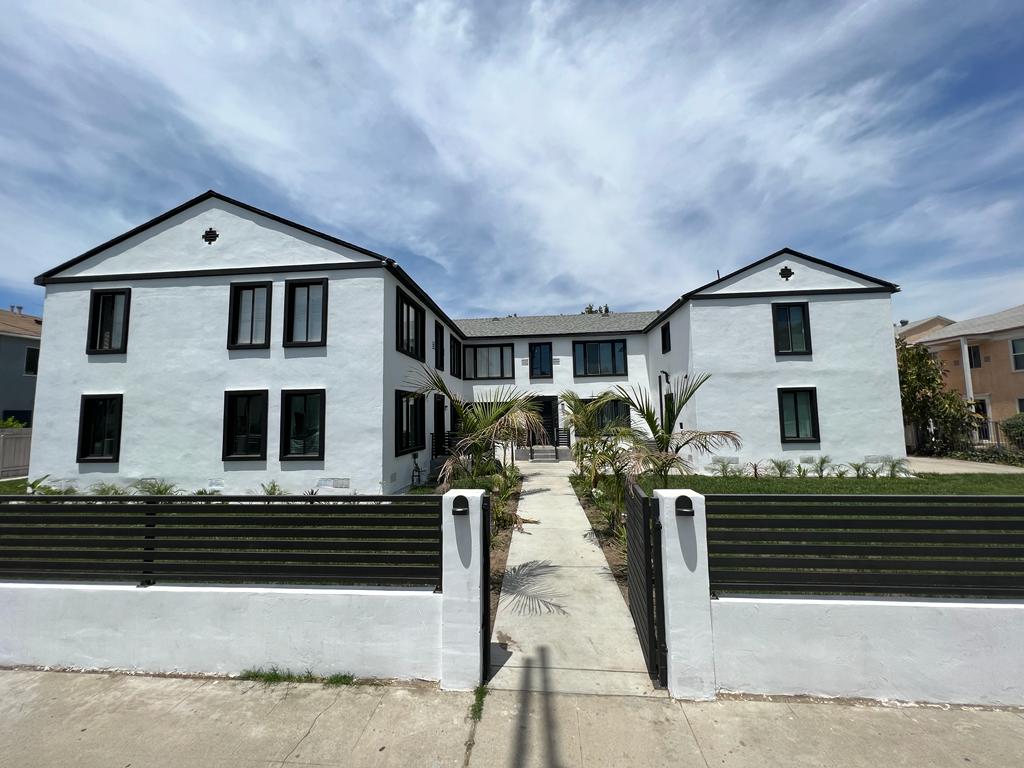 12304 burbank blvd exterior