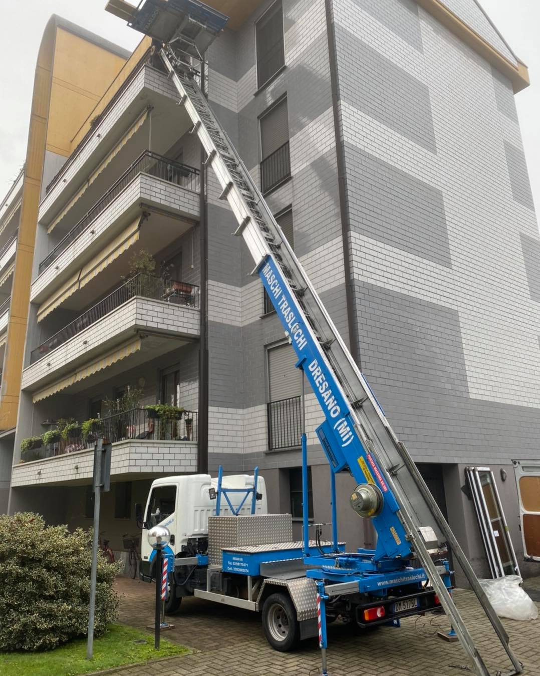 Trasloco in città con piattaforma