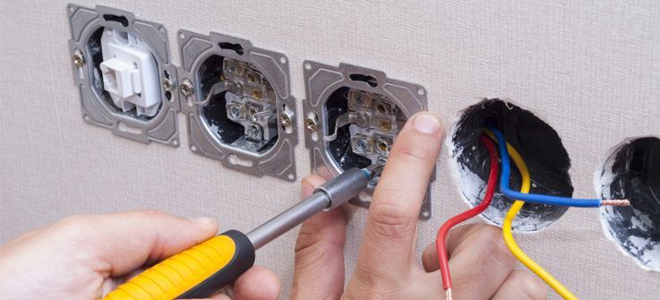 Vos électriciens d'AT Pro à votre service pour la réalisation de vos projets complet, sur Saint-Priest  et sa région.