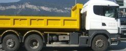 camion ribaltabile per trasporto di rifiuti tossici
