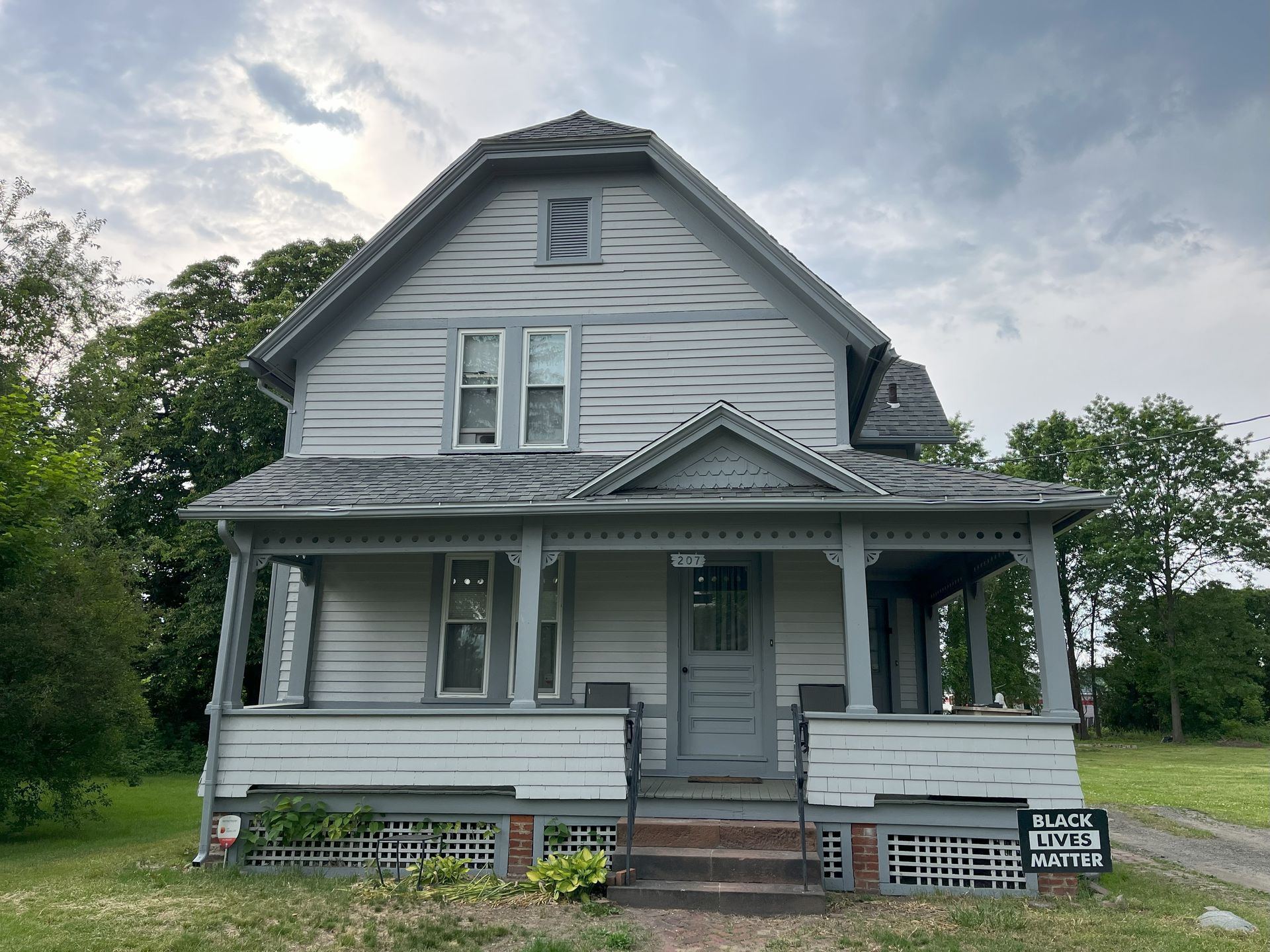 before and after exterior painting project for Pioneer Painters