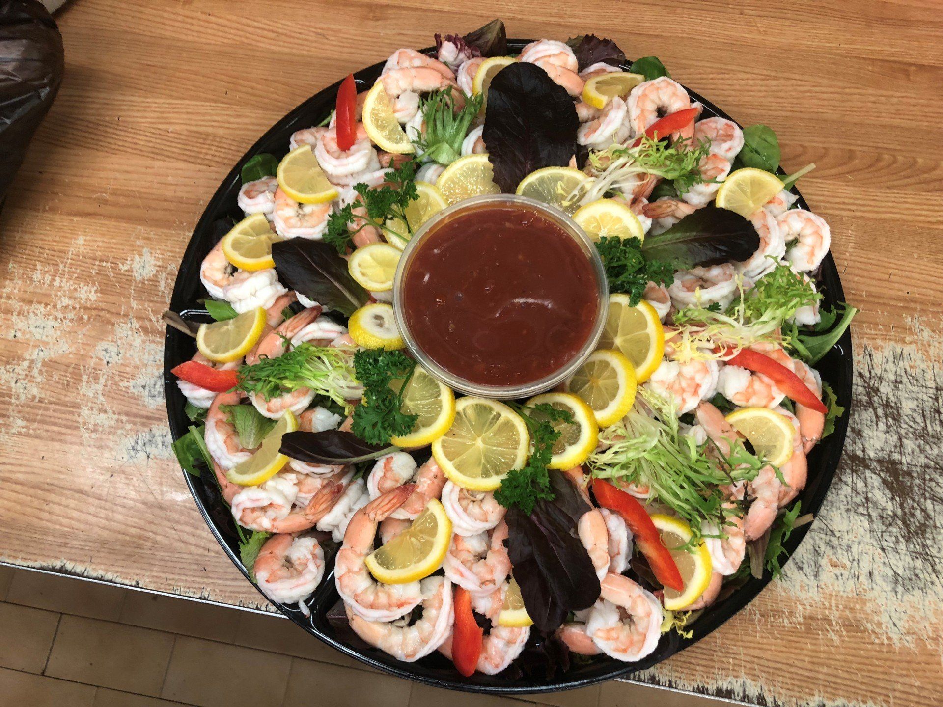 Shrimp salad with veggies