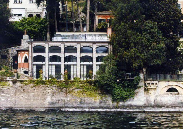 villa con accesso sul lago