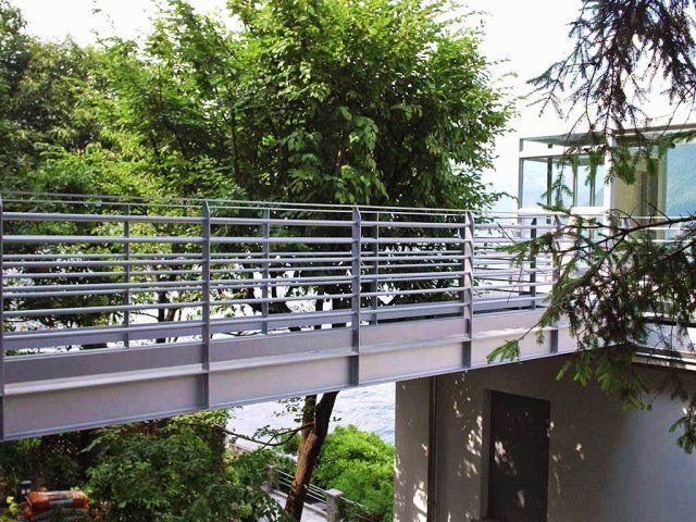 passerella con passamano in ferro