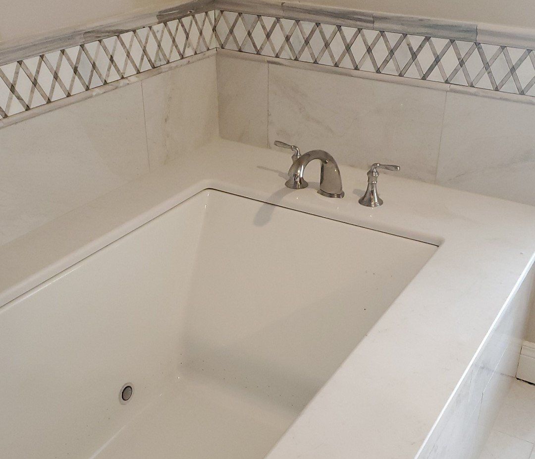 White Bathtub — Owensboro, KY — Scott Baird Plumbing & Heating Co Inc