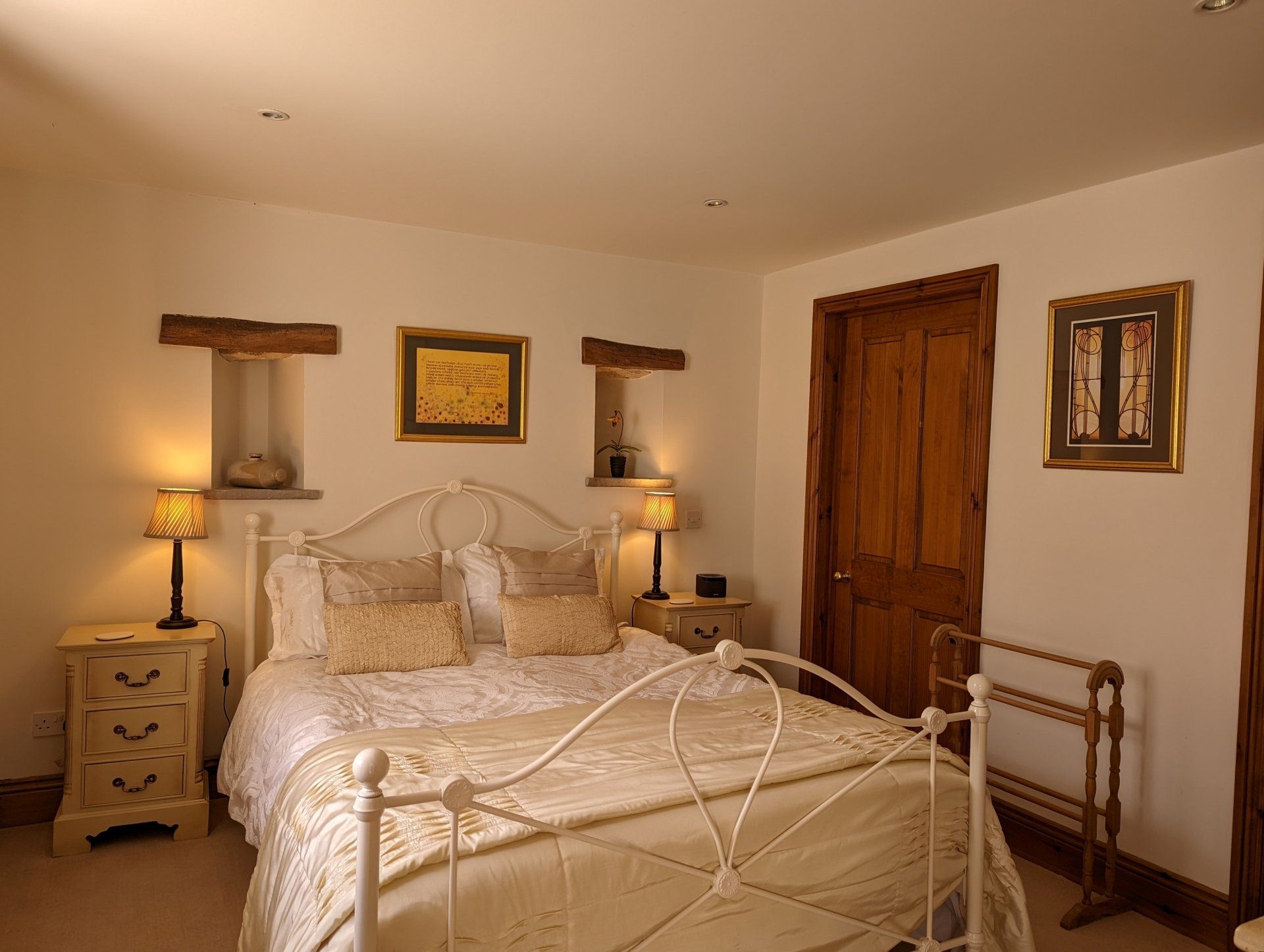 Loand House Court, Cruck Cottage, Kingsize Bed, Walk in Wardrobe