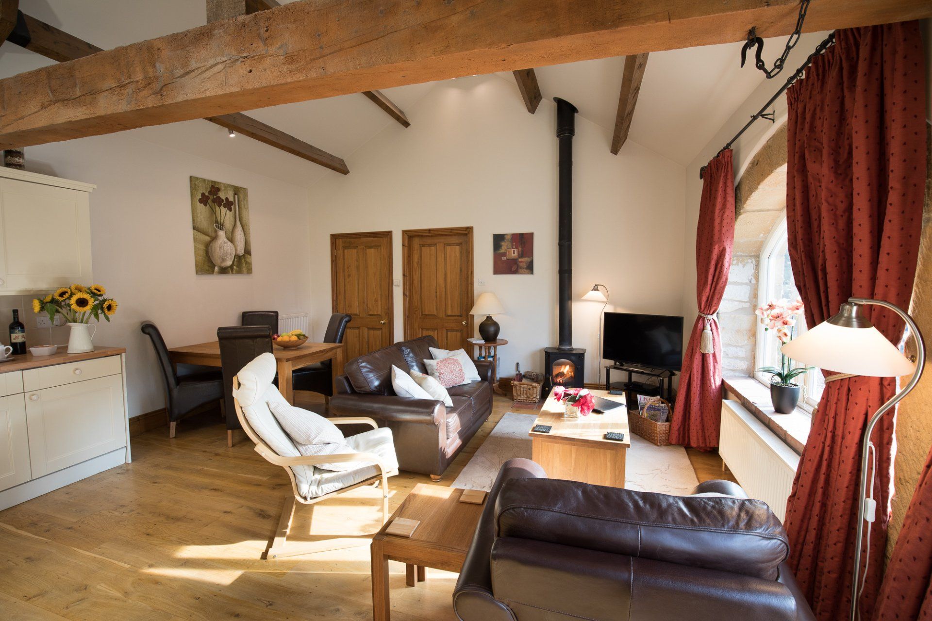 Archways Holiday Cottage, 2 bedrooms, sleeps 4, Couples , Cosy Log Fire, Spacious