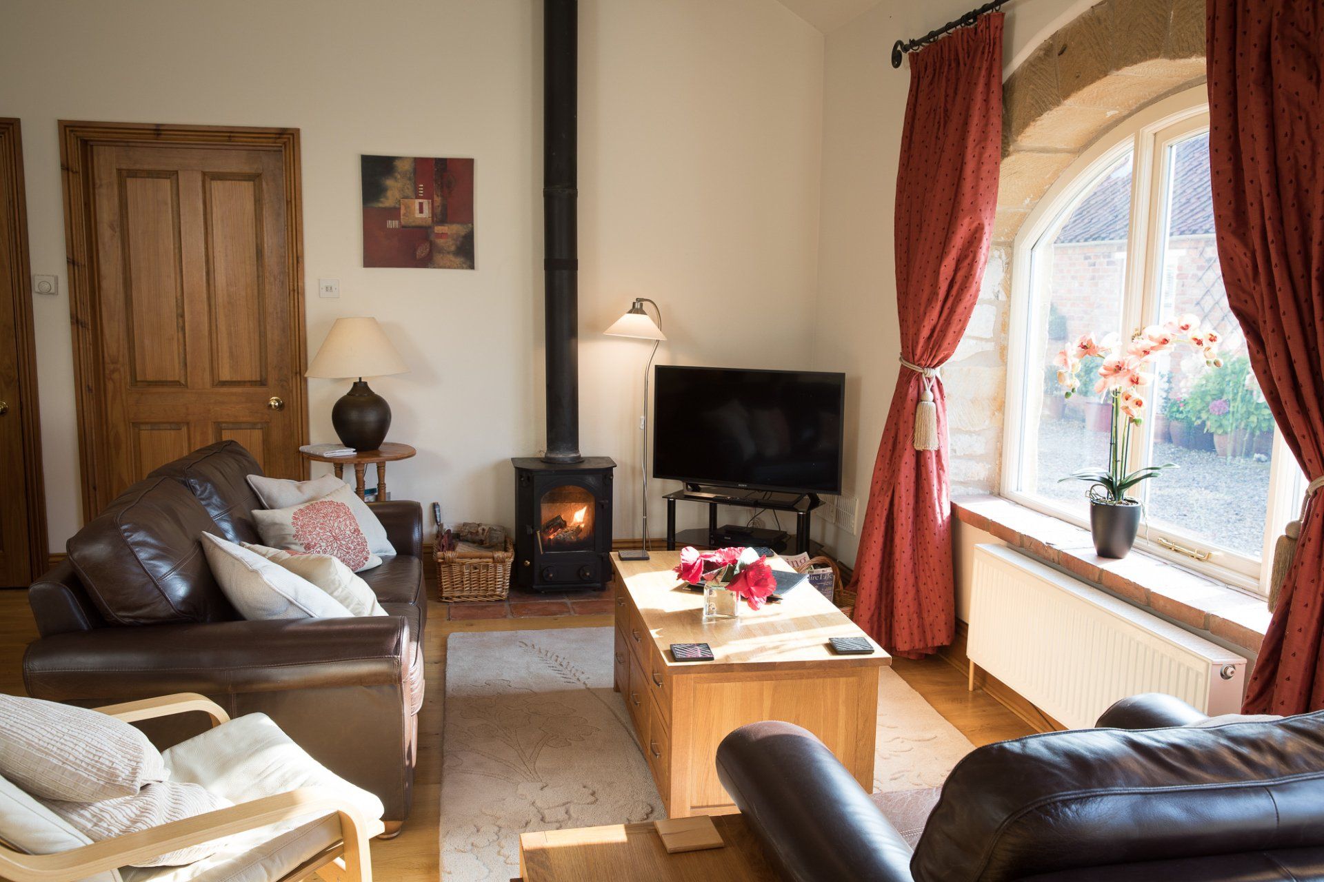 Archways Holiday Cottage, Space for 4 people, Couples or Families, Wood Burning Stove
