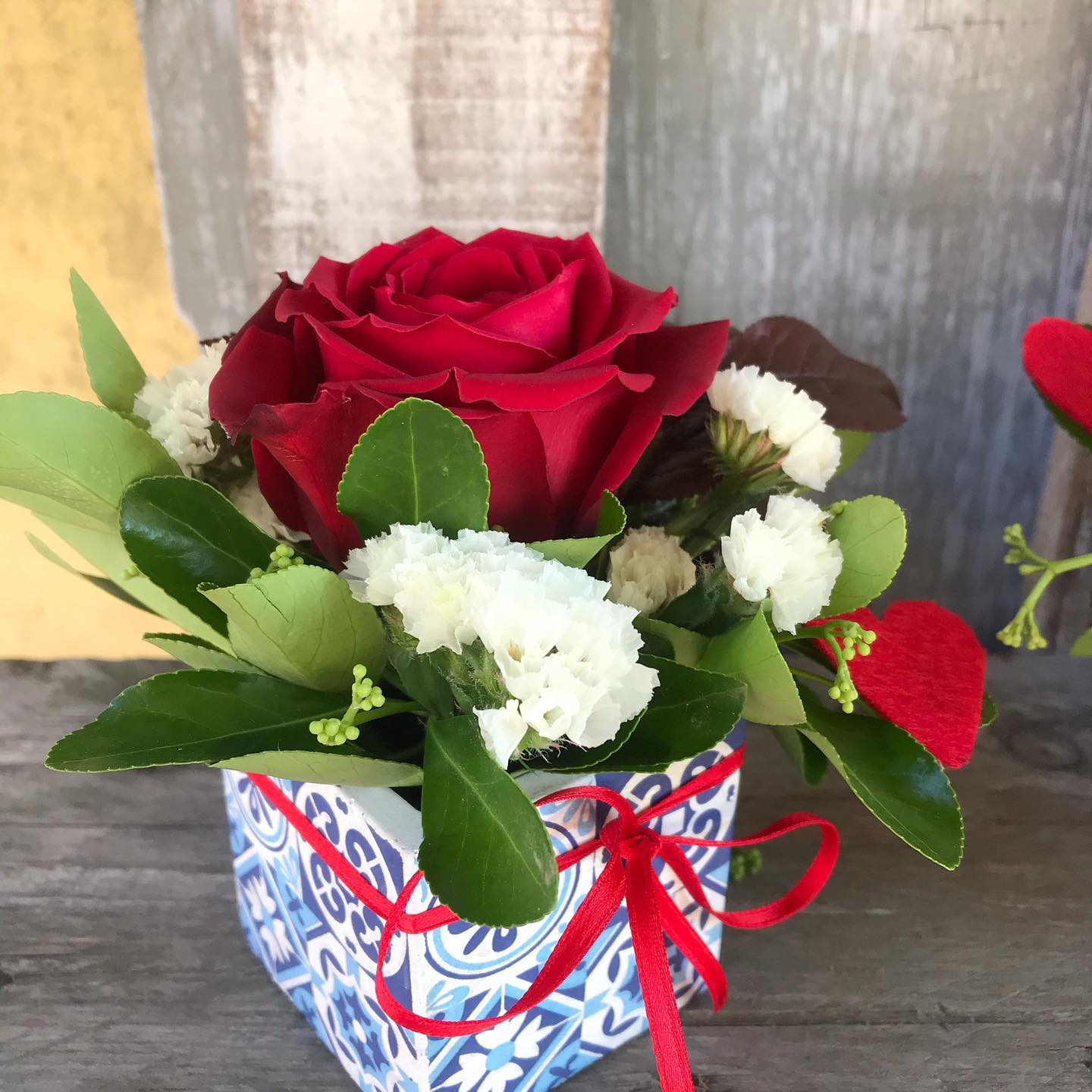 Box con mega rosa rossa