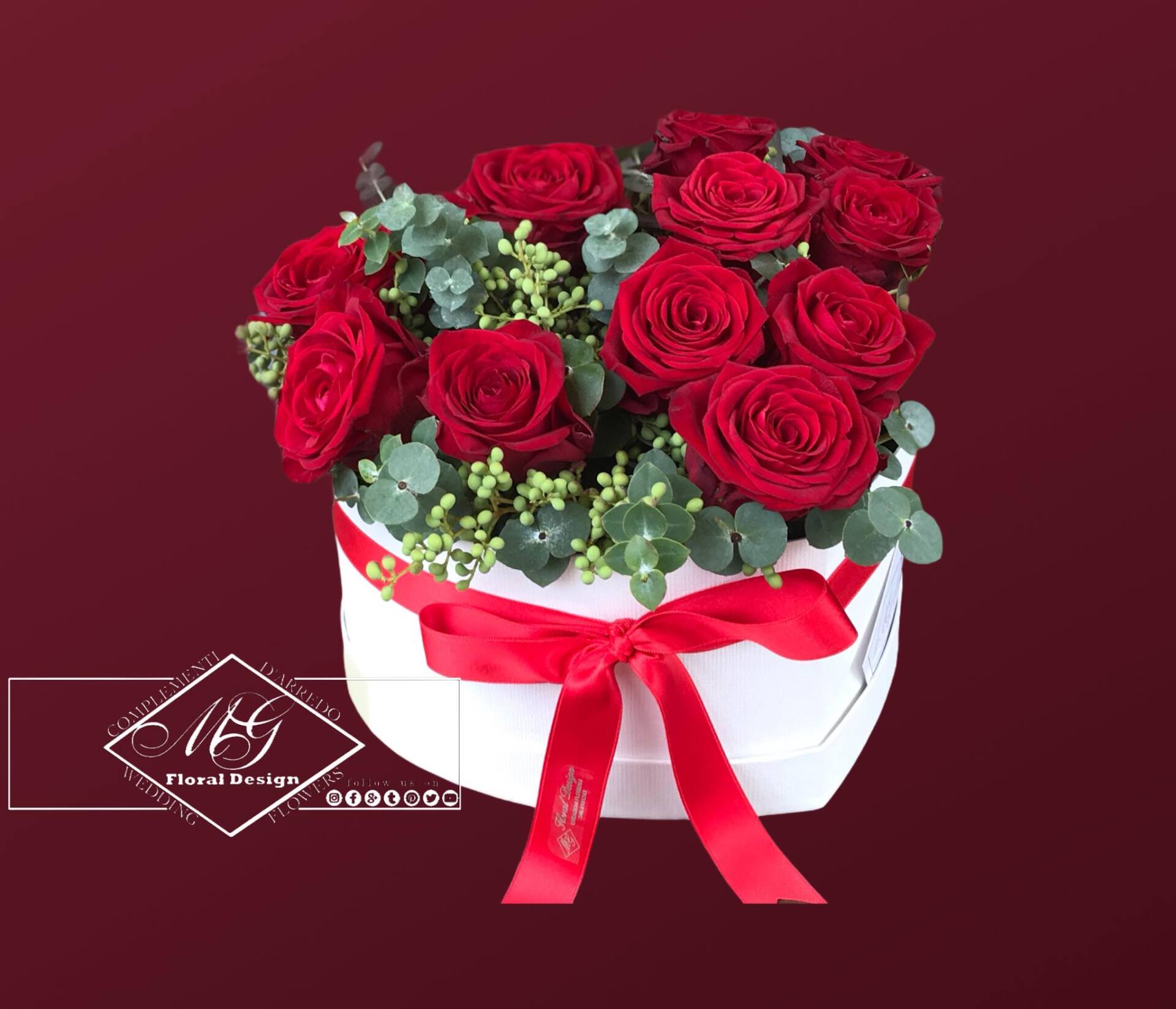 Box bianca con rose rosse