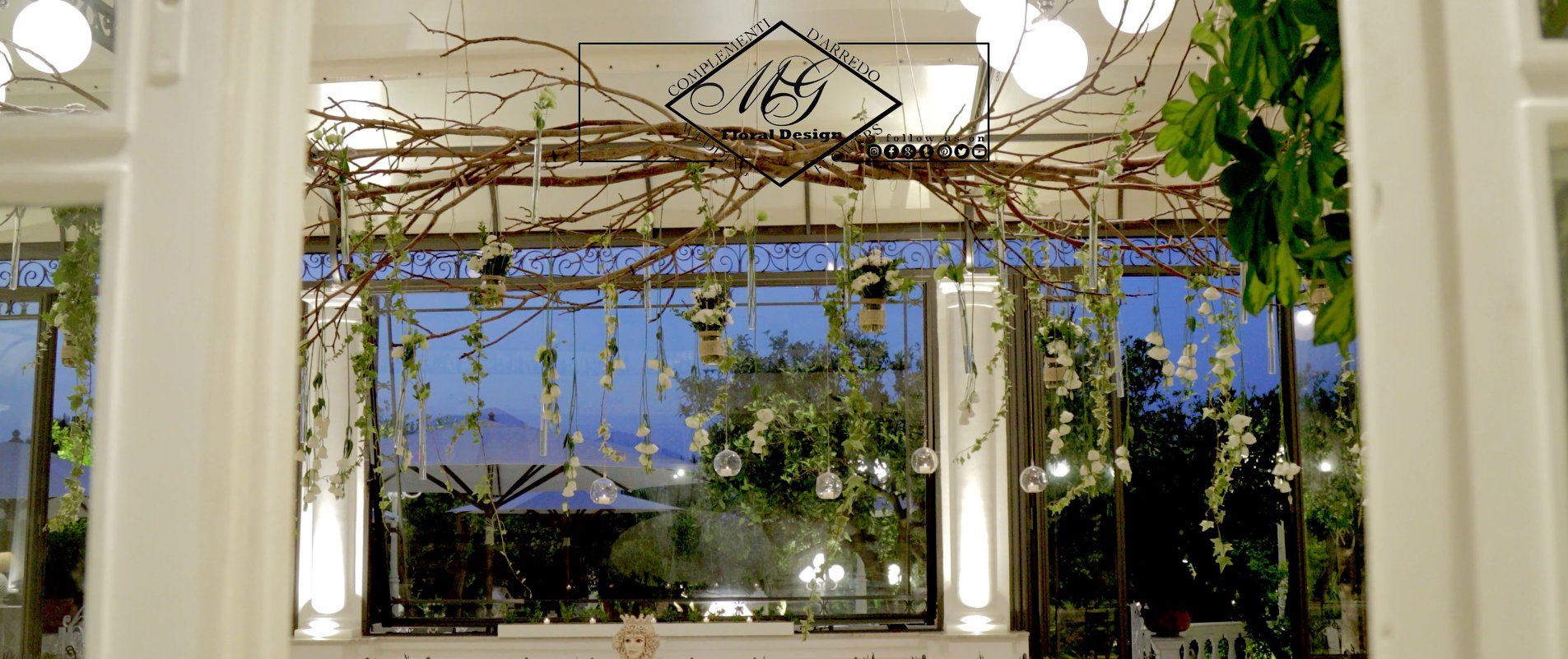 Addobbi floreali con lampadine