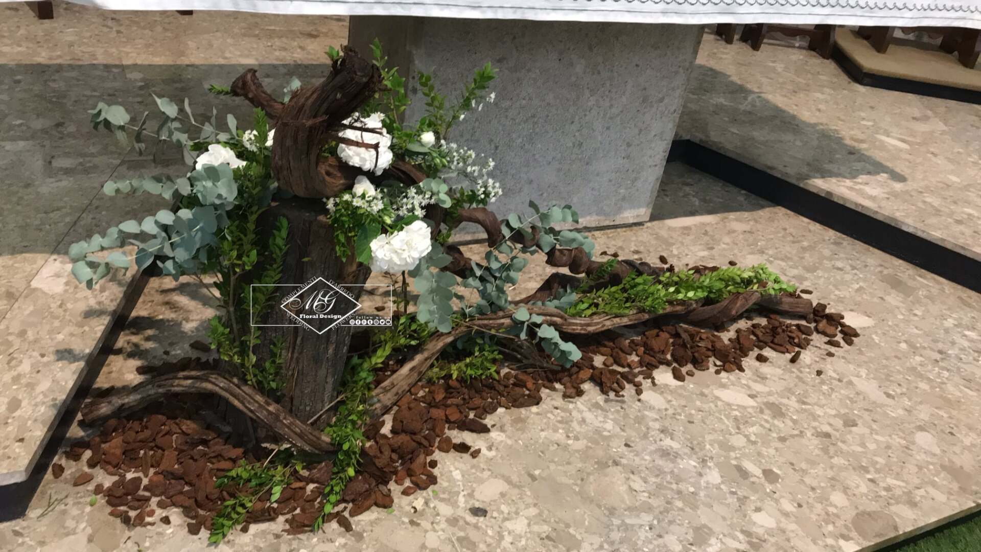 Addobbi floreali su legno