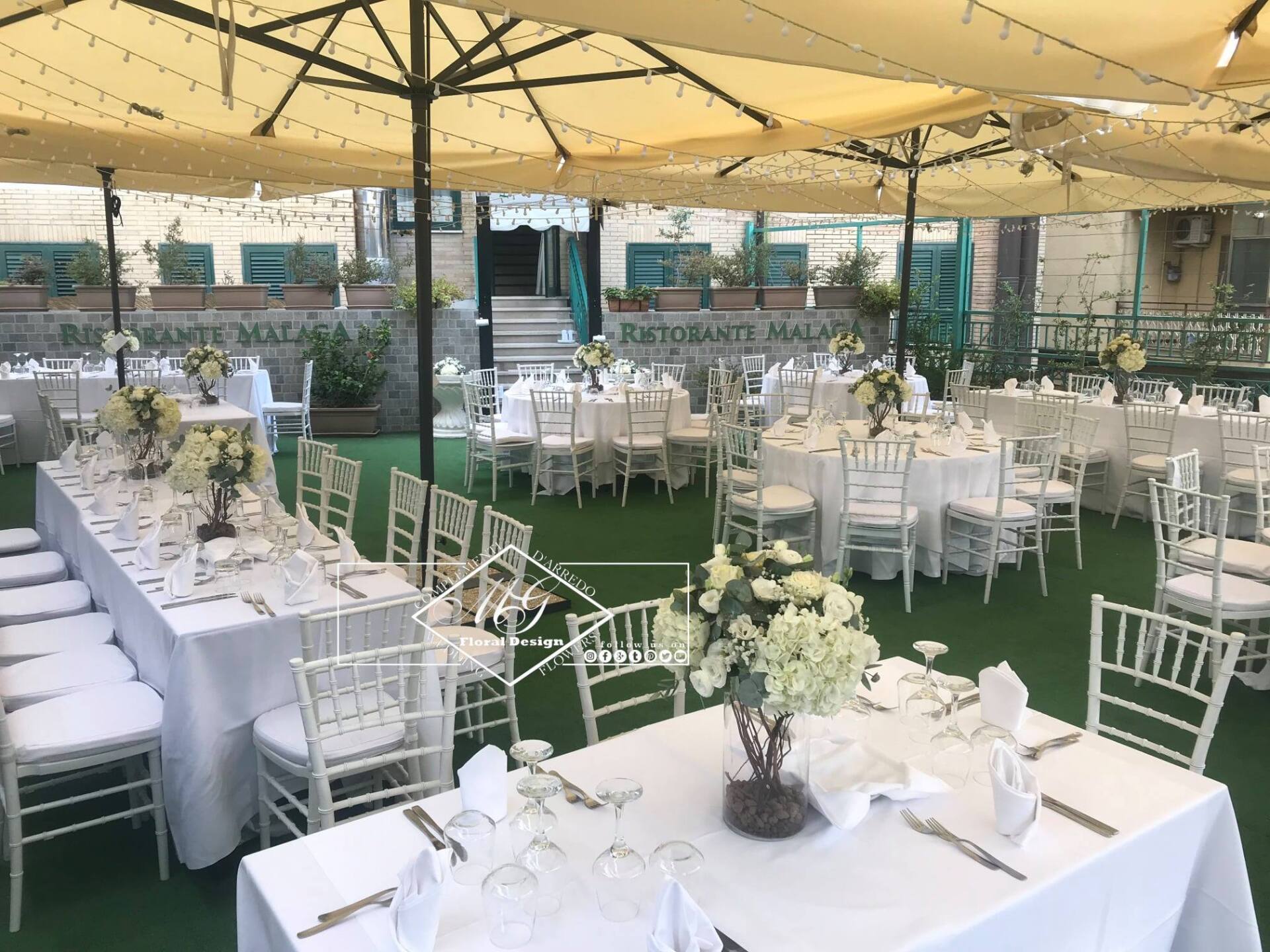 Addobbi floreali per cerimonia all'aperto