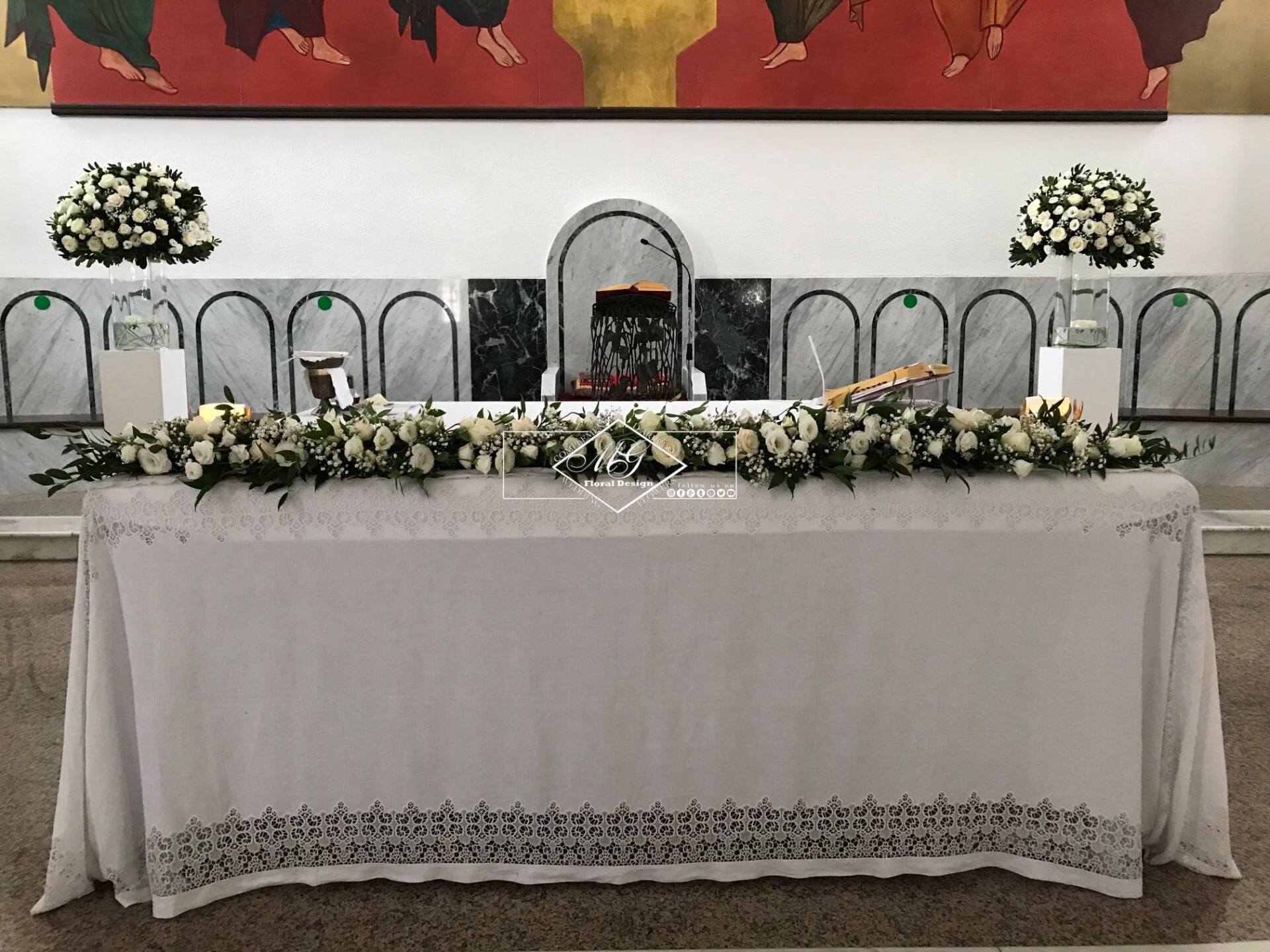 Addobbi floreali su tavolo