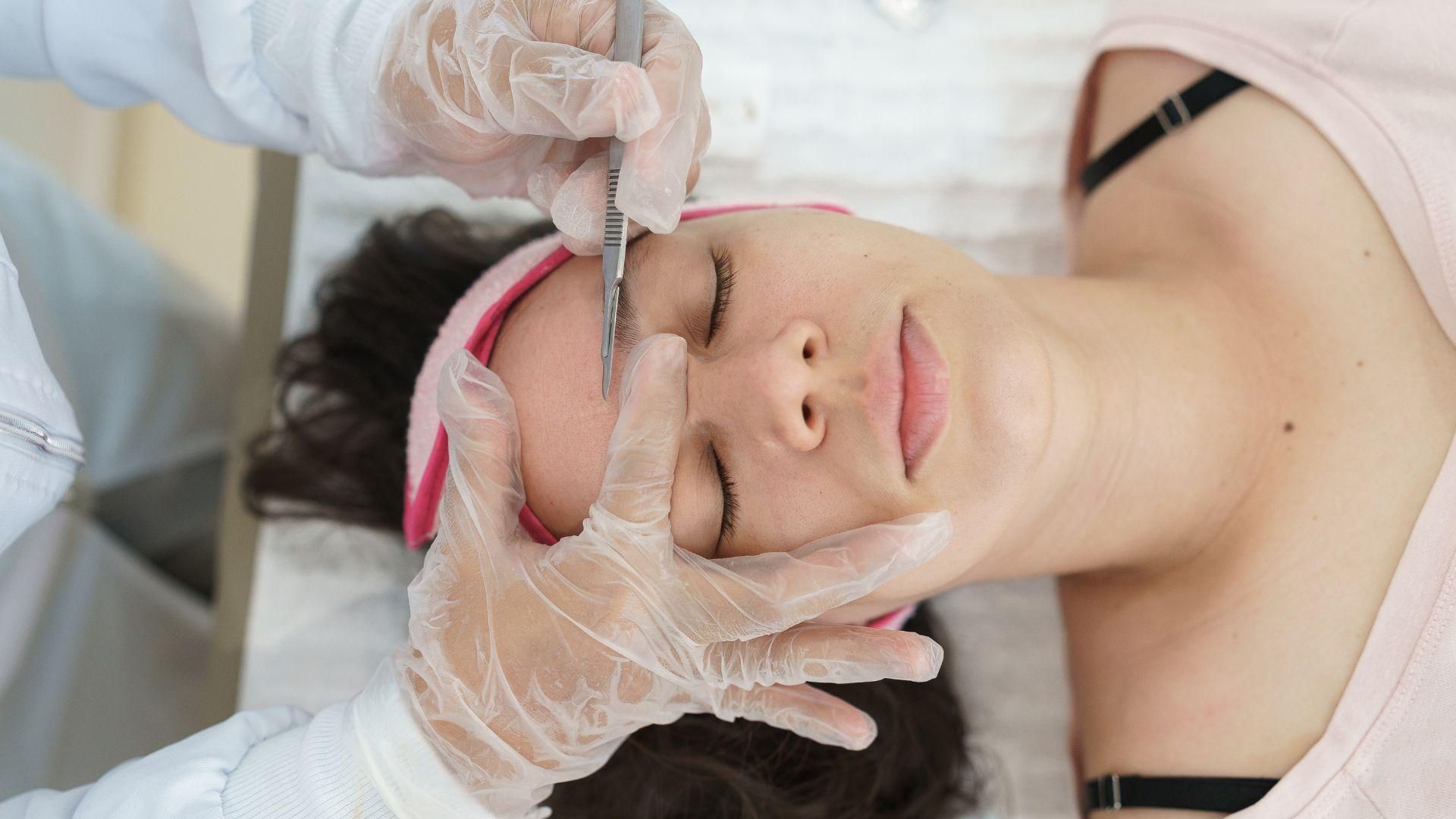 How Dermaplaning Works at the Skin Level