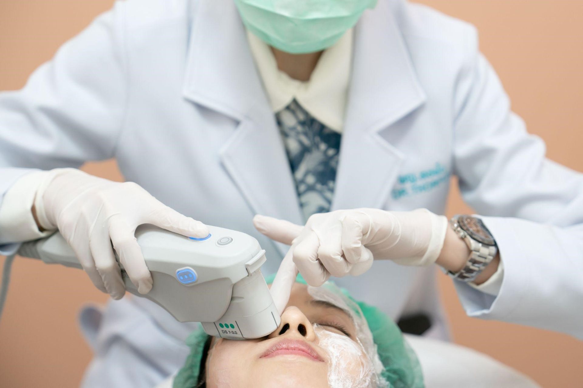 Ultrasound Therapy: Utilizing Sound Waves for Skin Tightening