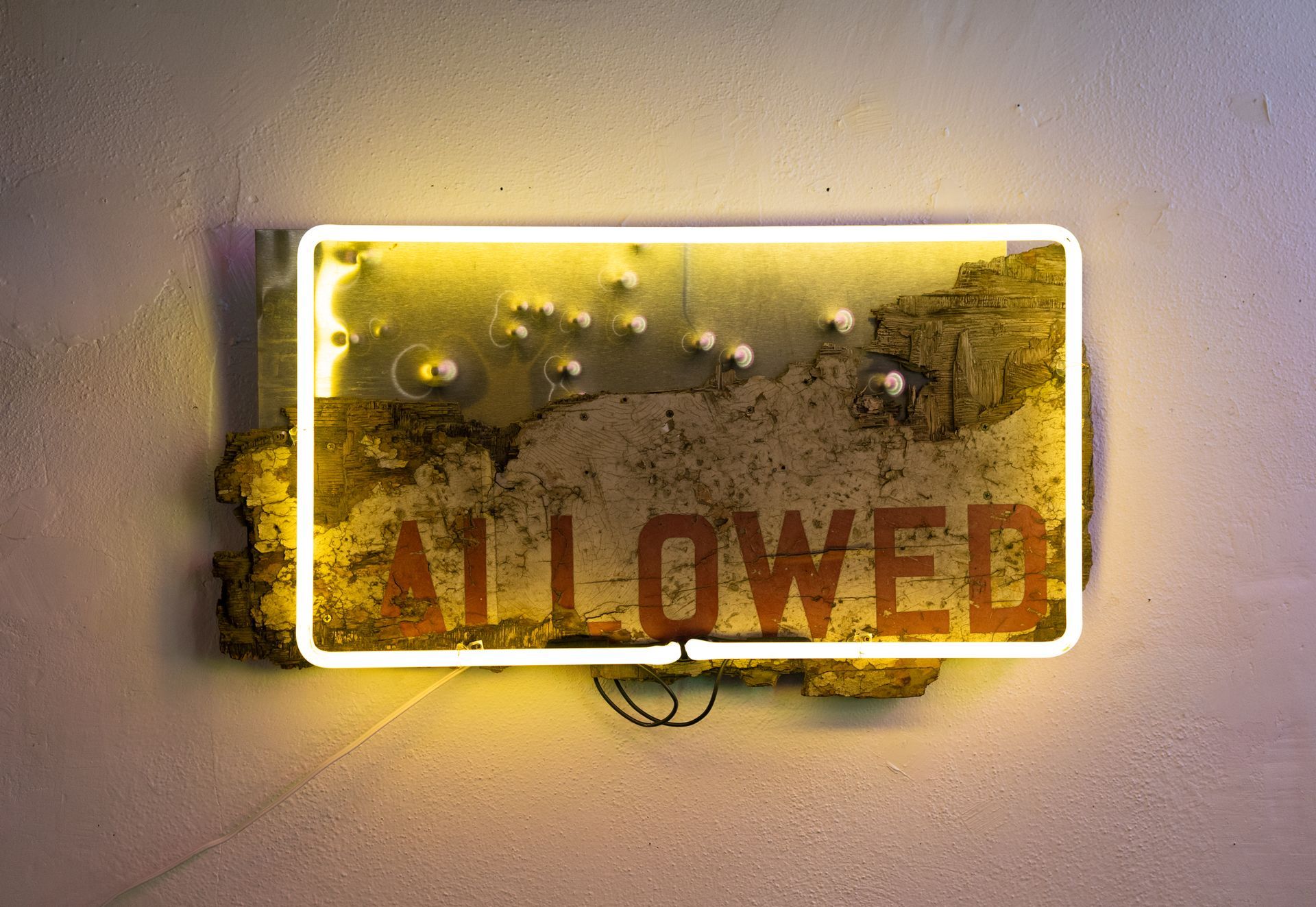 Yellow neon sign that spells 