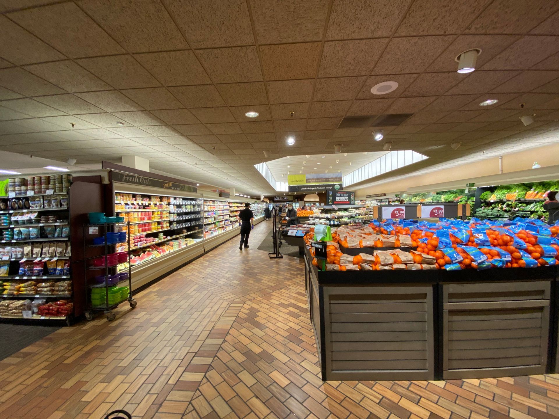 A grocery store filled with lots of fruits and vegetables.