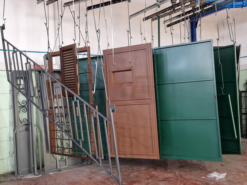 verniciatura a polvere di porte