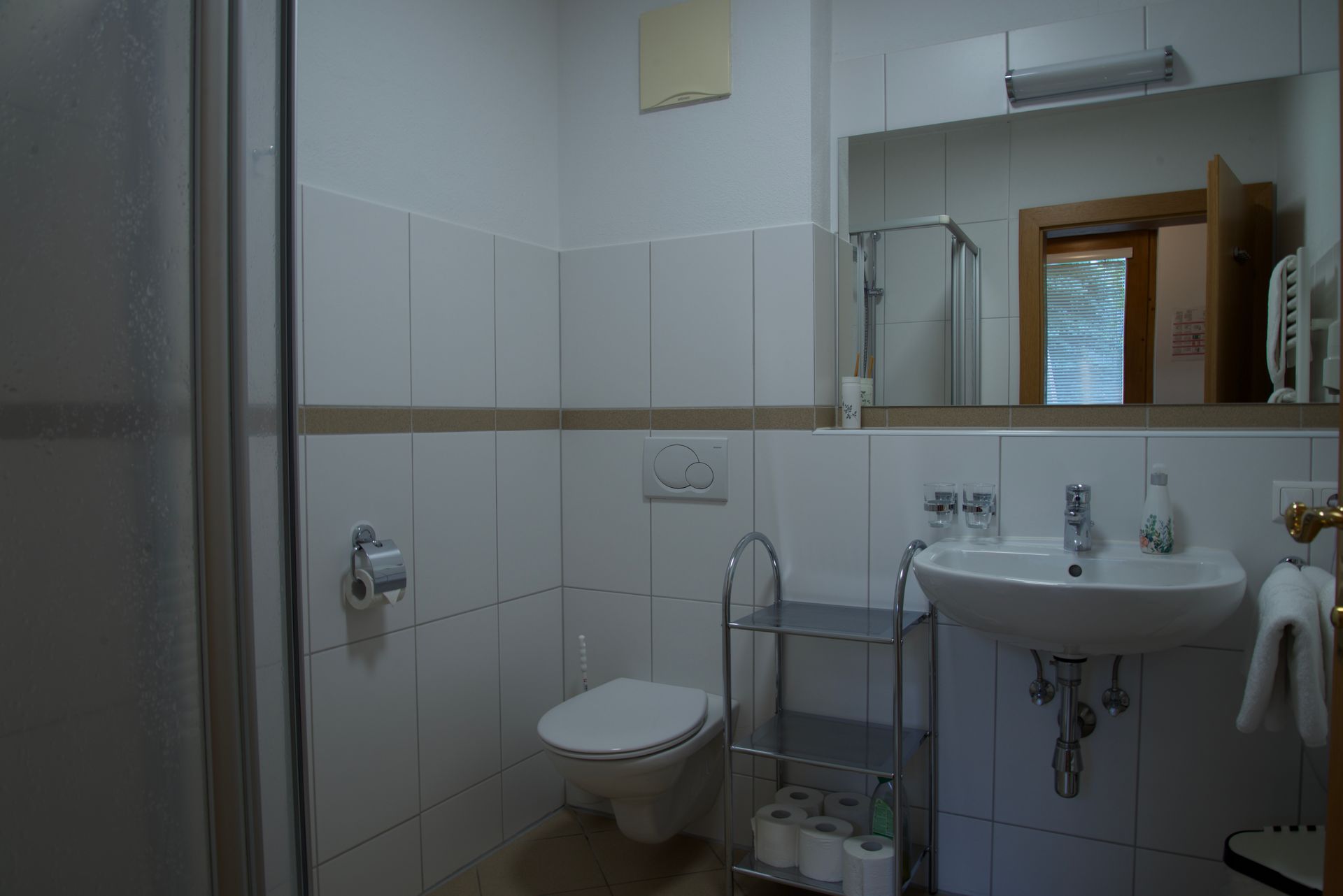 en suite bathroom with shower and toilet