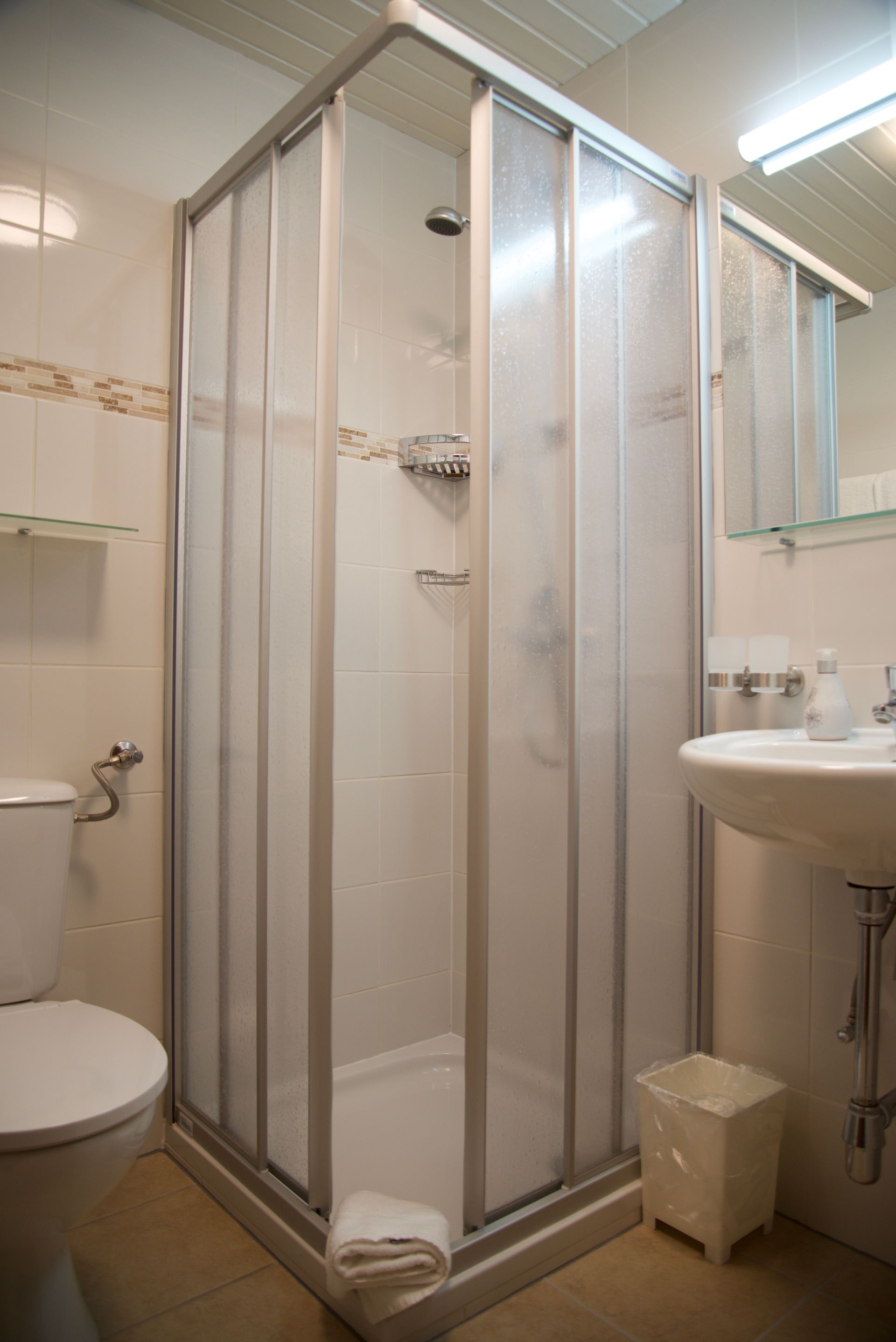 En Suite bathroom with shower and toilet