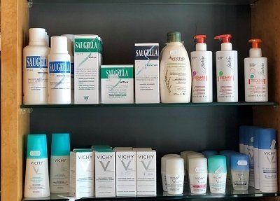 ripiano medicinali Farmacia Arezzi Lovere