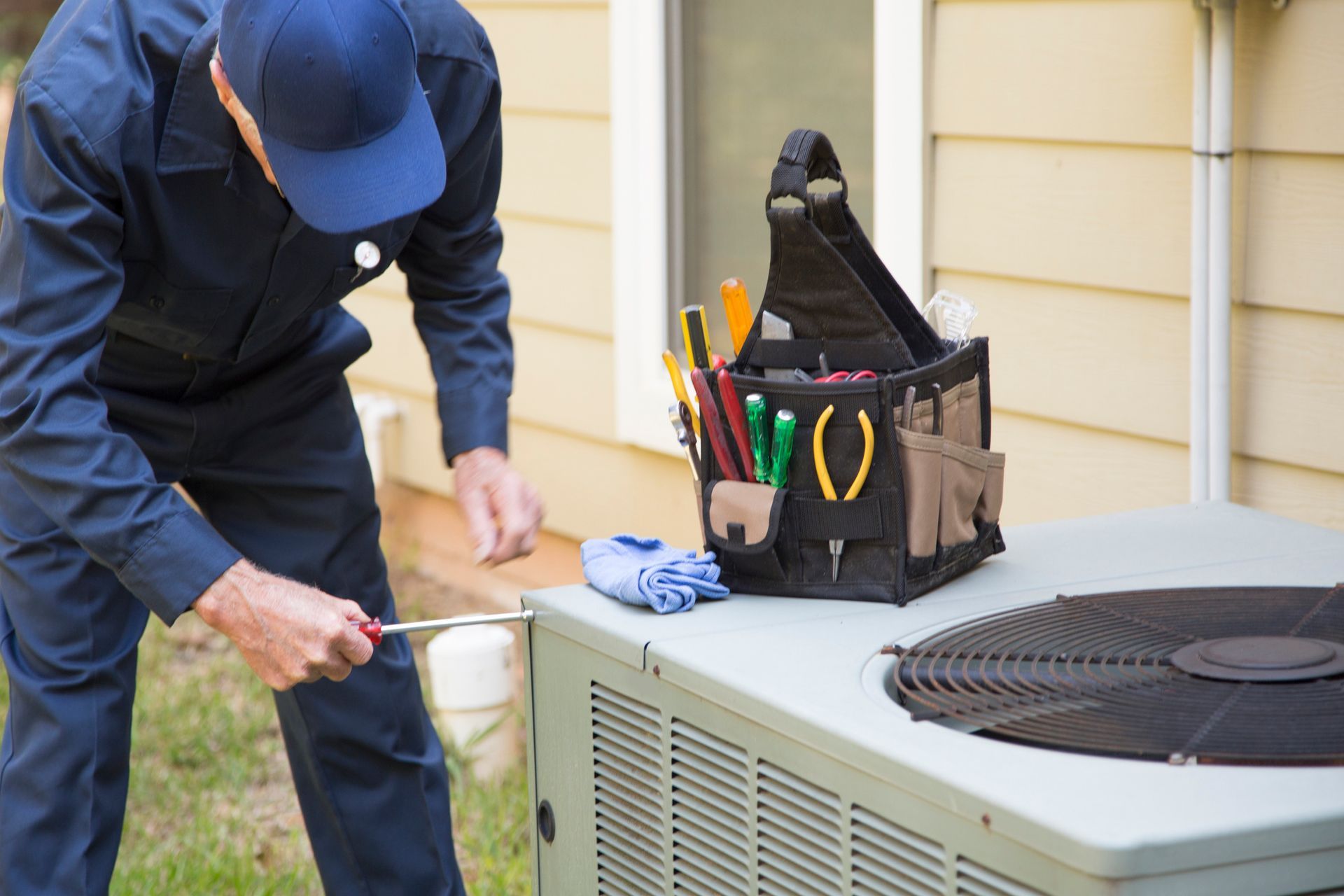 Astoria Heating & Cooling technician installing new air conditioning system outside Florida home