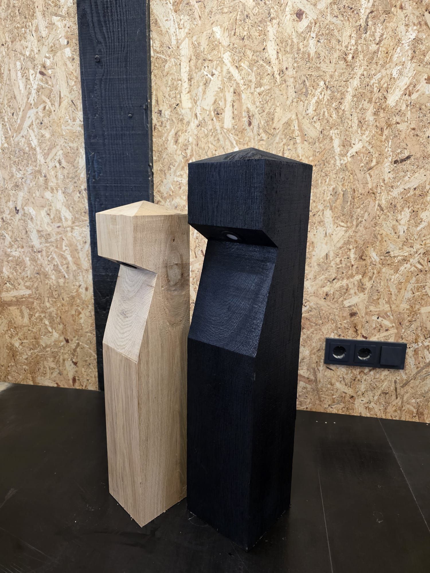 Classica Pura Massief eiken houten tuinlamp Classica met geïntegreerde diamantkop in blanke beits en zwarte beits.