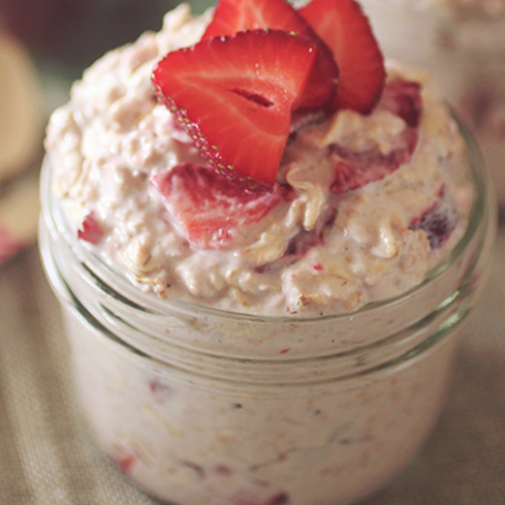 Strawberry overnight oats in a jar, topped with strawberry slices.