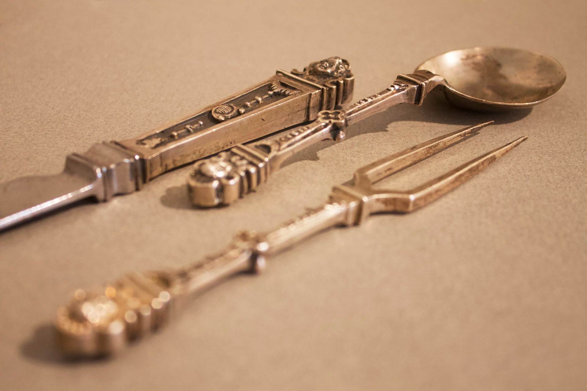 Gruppo di tre posate in argento