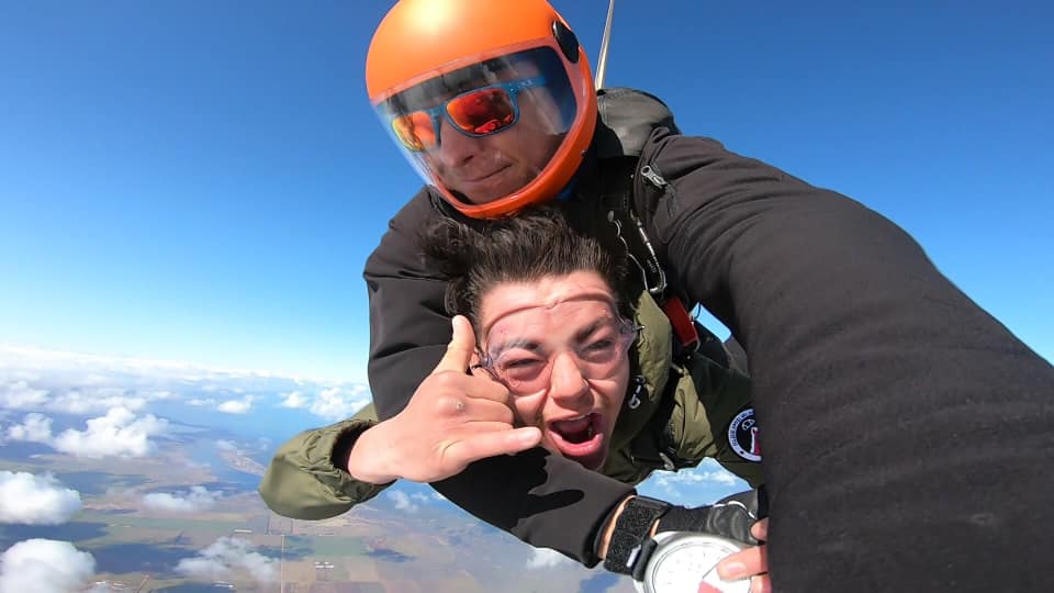 hang loose with aidelaide tandem skydiving
