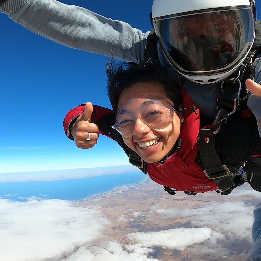 thumbs up for aidelaide skydiving