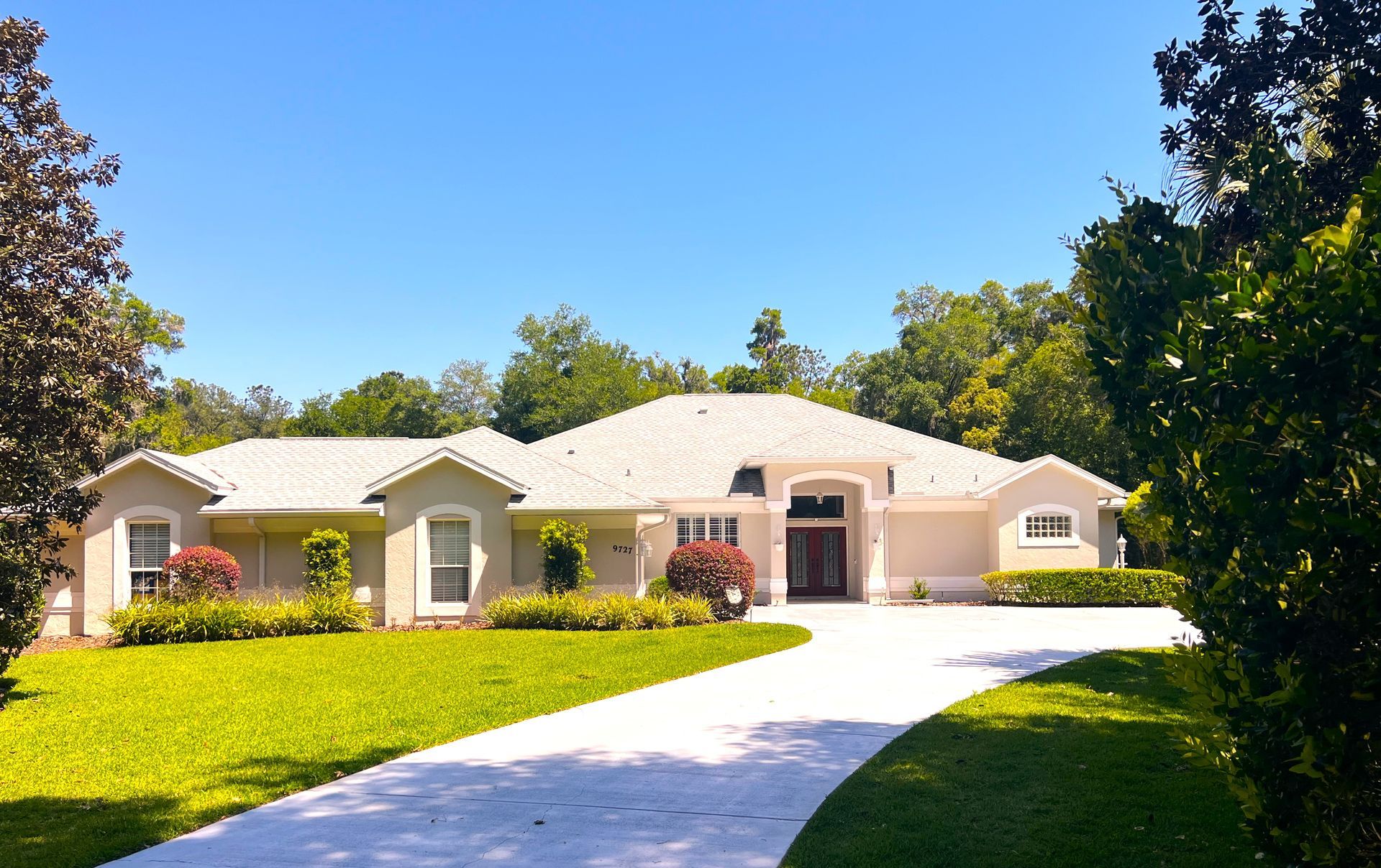 A Large House With A White Driveway - Circle Dunnellon, FL - Rainbow Springs Realty Group