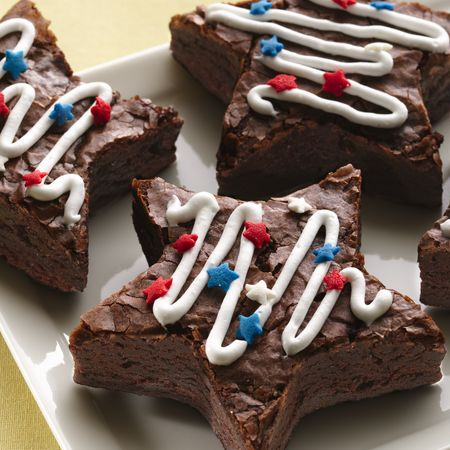 Using cookie cutters to cut out brownie shapes