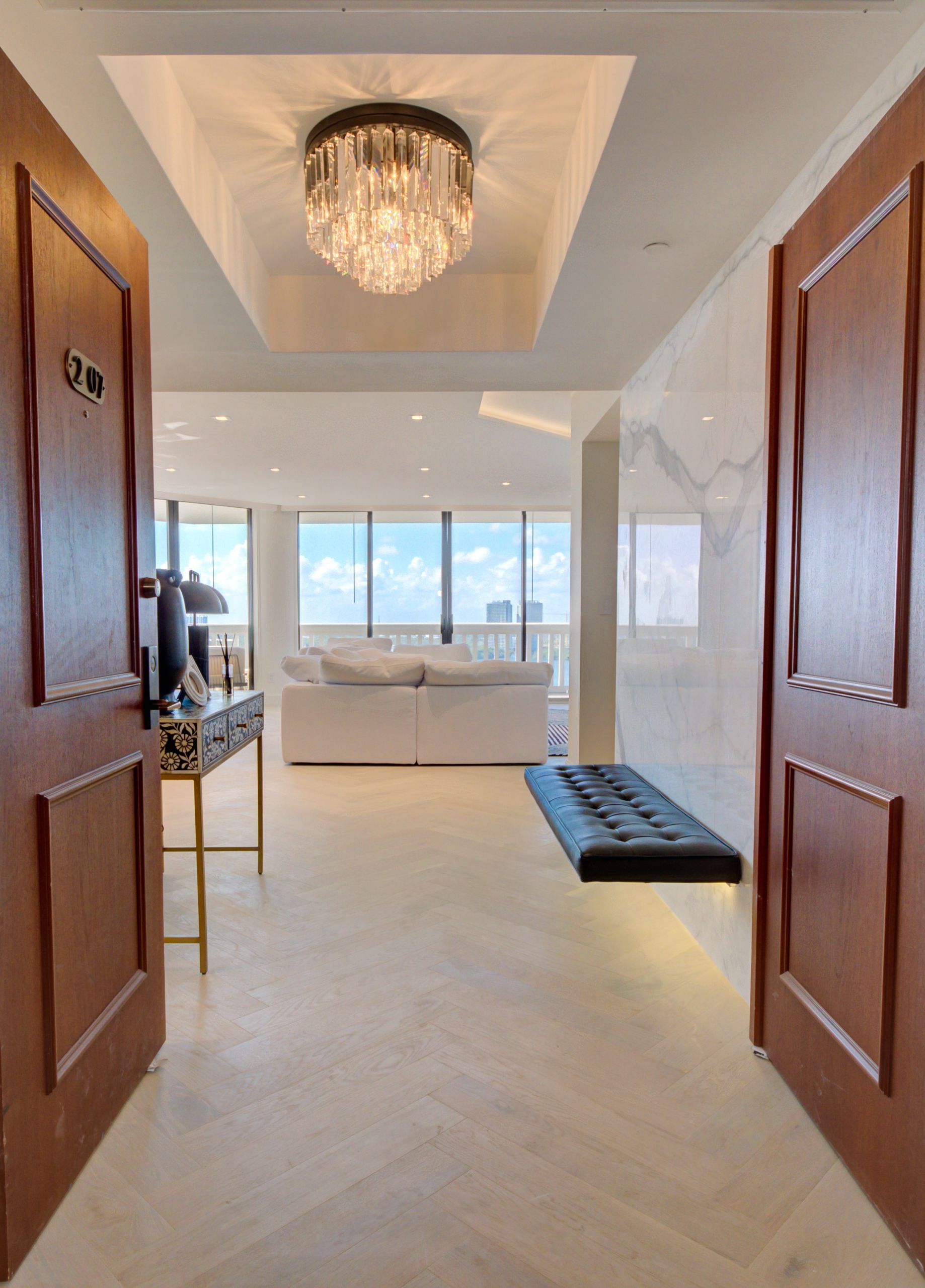 A hallway with a chandelier hanging from the ceiling