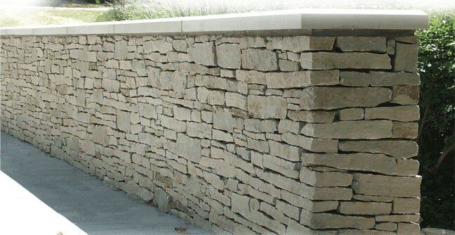 Colonial Snapped Wall Stone in Mitchell, IN