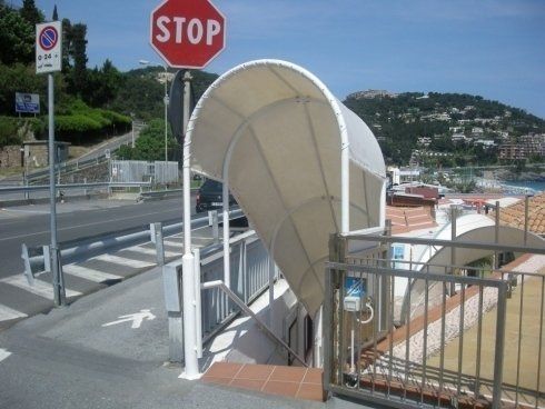 Tendaggio per attività commerciale