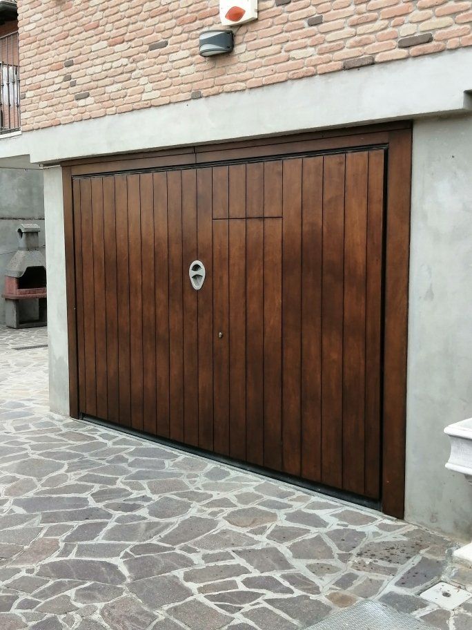 Tinteggiatura portone