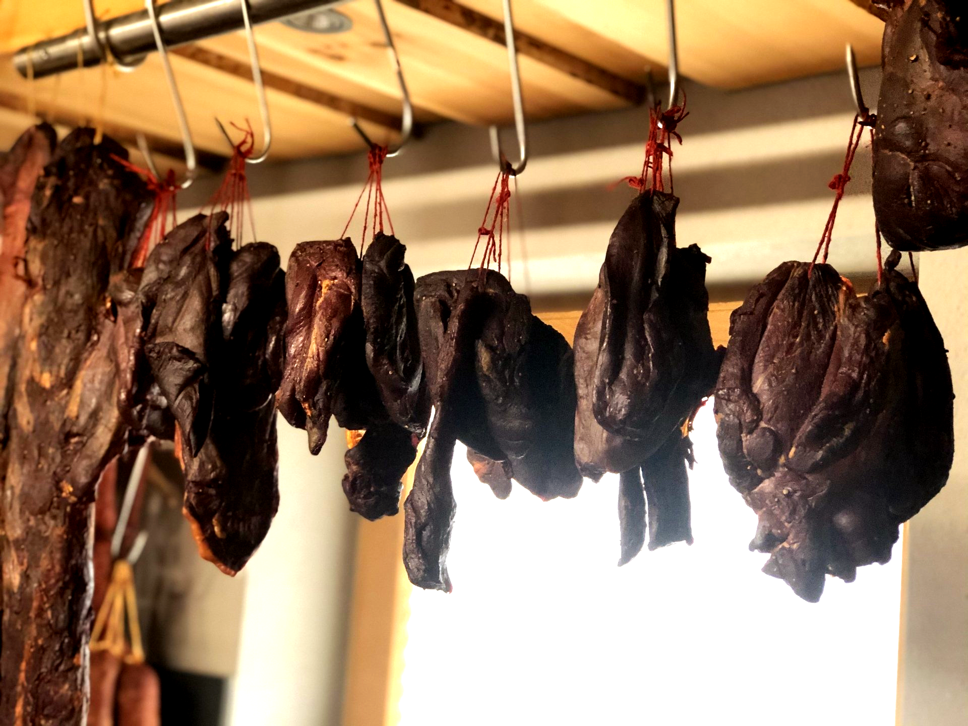 Wildschweinbratwurst, Spessart, Frankfurt, Aschaffenburg, Odenwald, Fleischerei, Wildwurst, Ostern, Weihnachtsessen