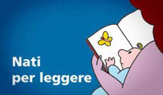 Un fumetto di una donna che legge un libro a un bambino