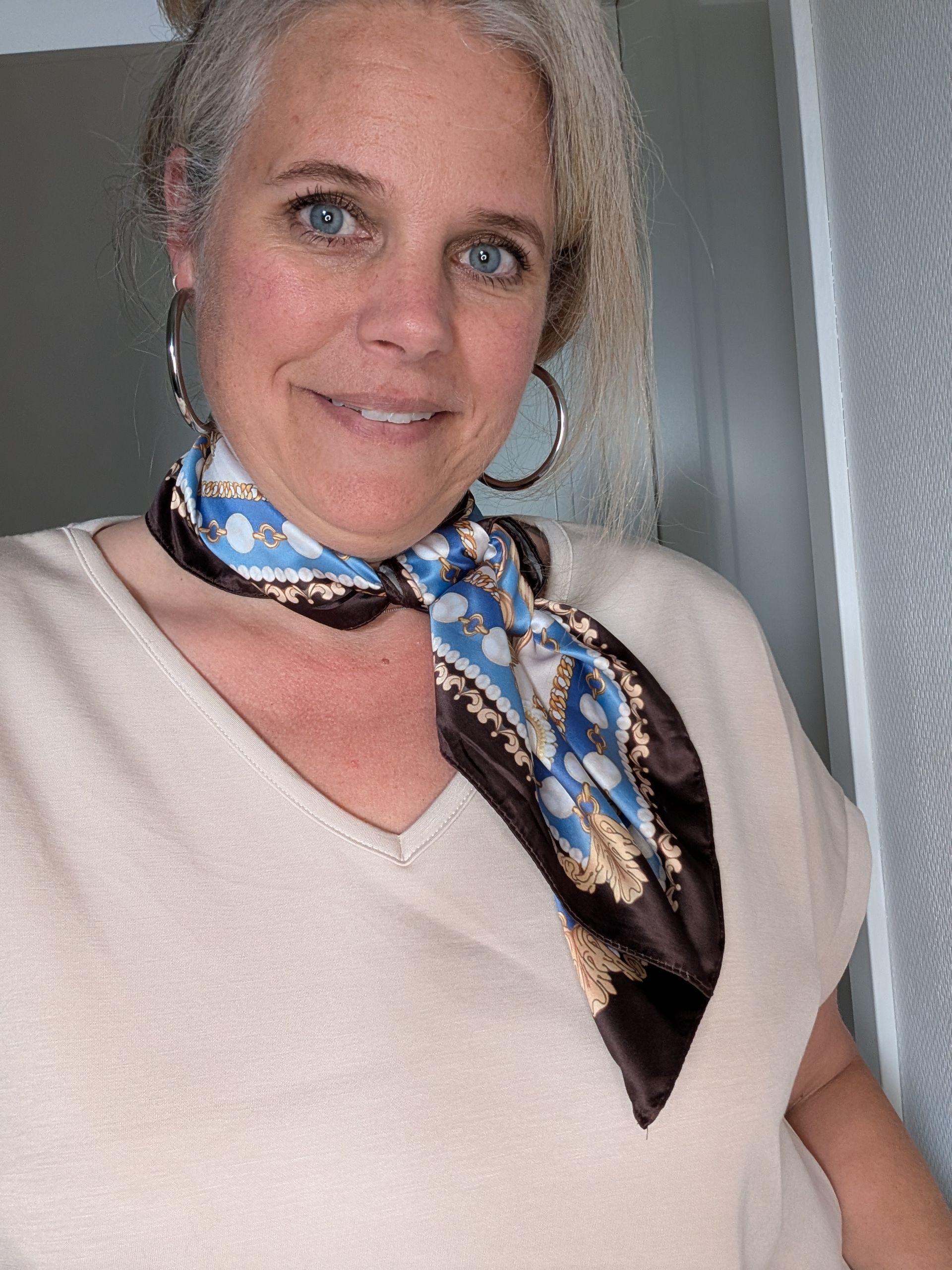 Sjaaltje bruin met blauw