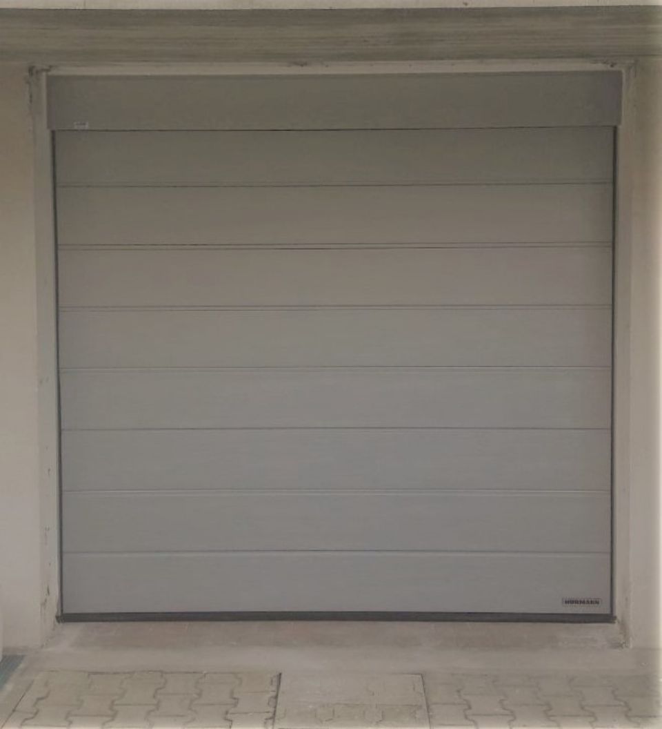 portone a scorrimento verticale per garage