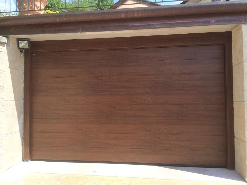 portone per garage in legno