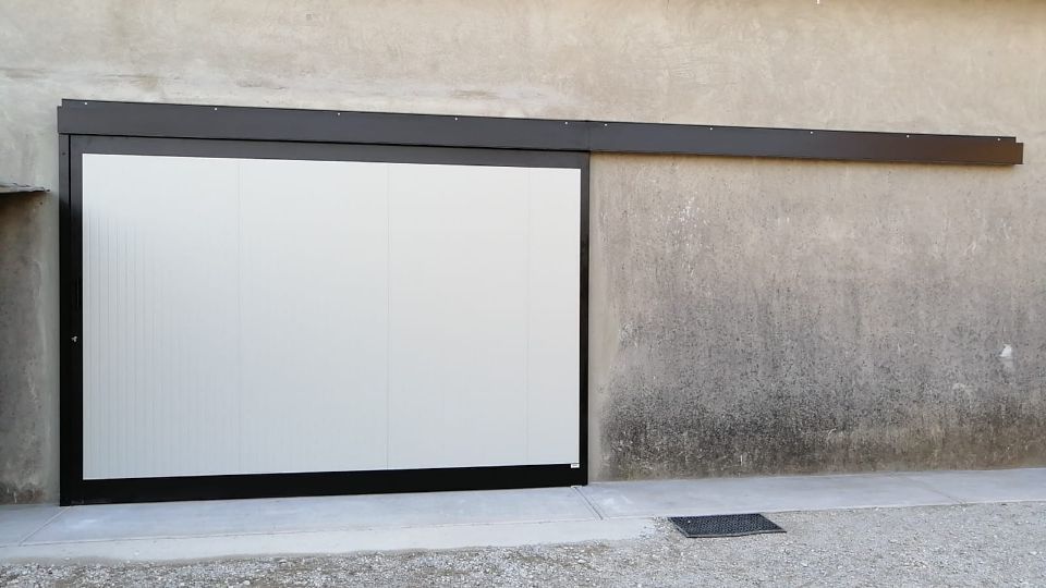 portone industriale a scorrimento orizzontale