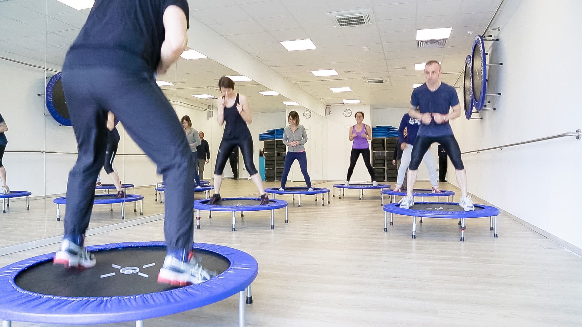 corso di fitness con tappeti elastici