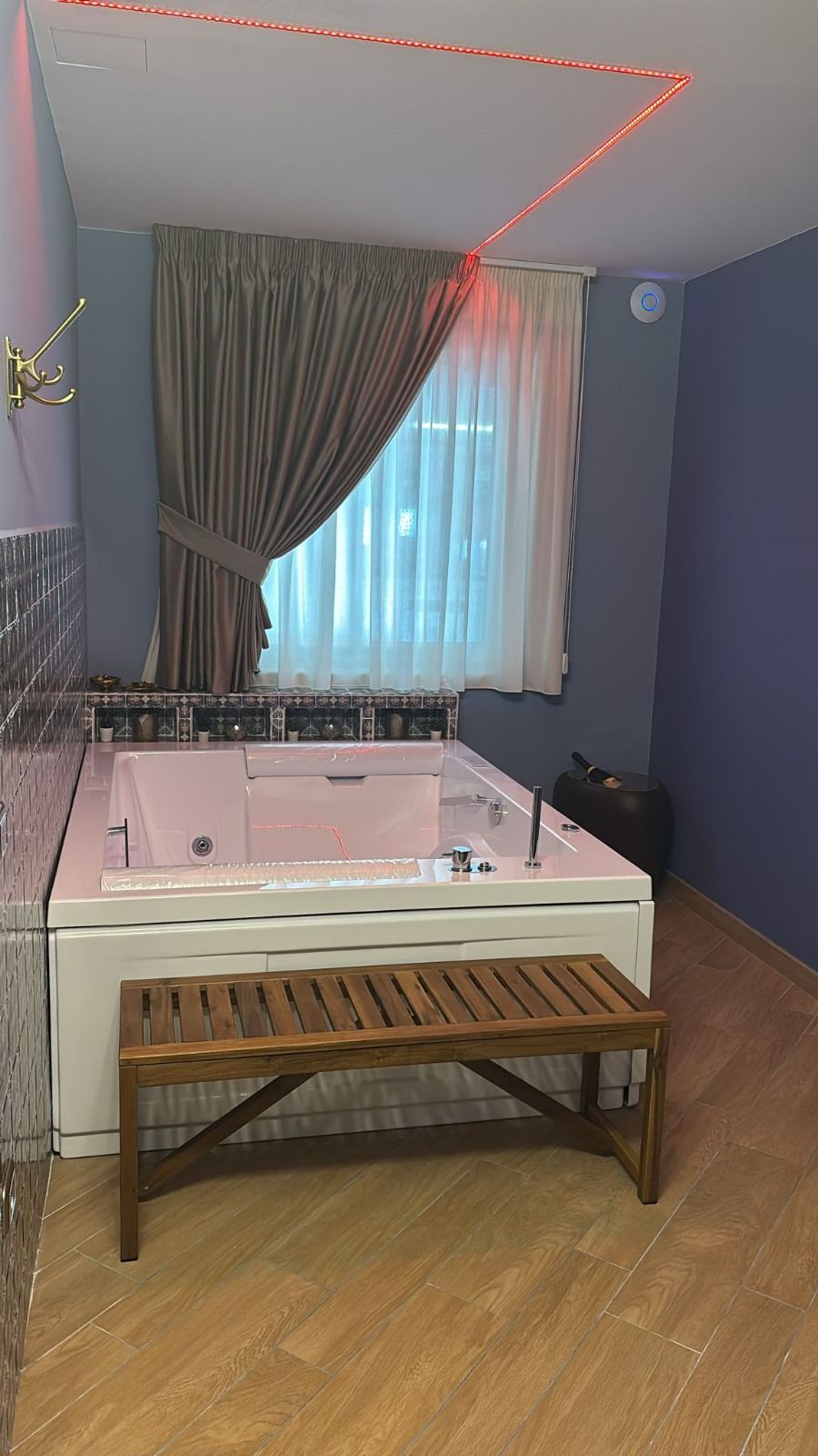 Suite Aura - vasca idromassaggio e ambiente