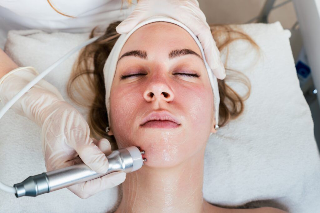 women-getting-her-facial-done-at-icl-skincare-therapy-at-ottawa